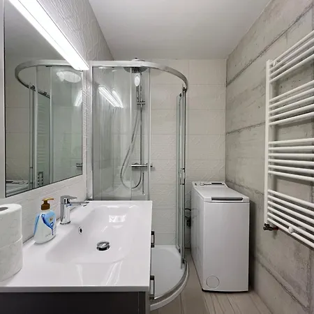 Tudors View Apartman *