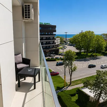 Tudors View Mamaia